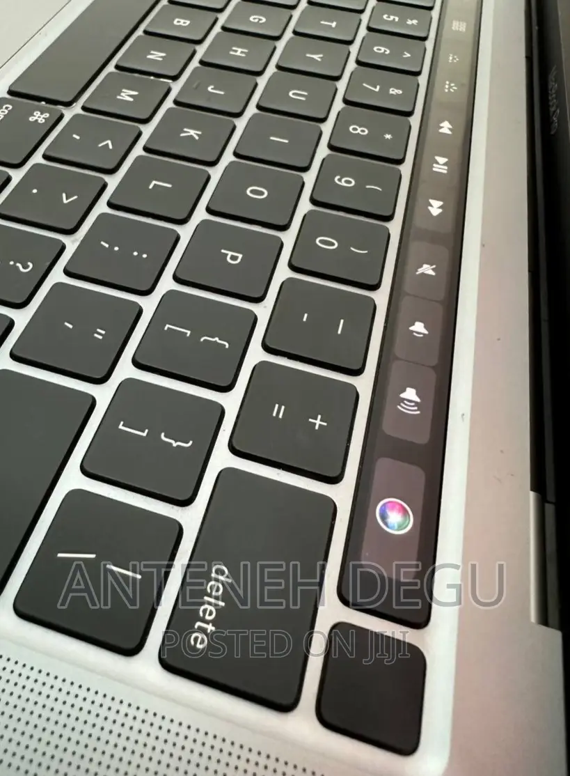 New Laptop Apple MacBook Pro M1 8GB Apple M1 Pro SSD 256GB