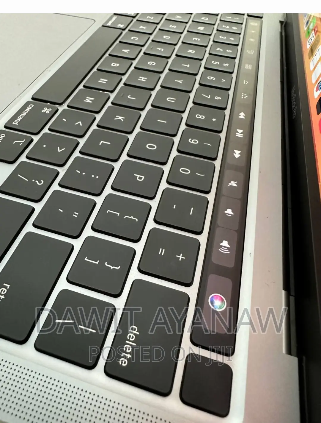 New Laptop Apple MacBook Pro 2020 M1 8GB Apple M1 SSD 256GB