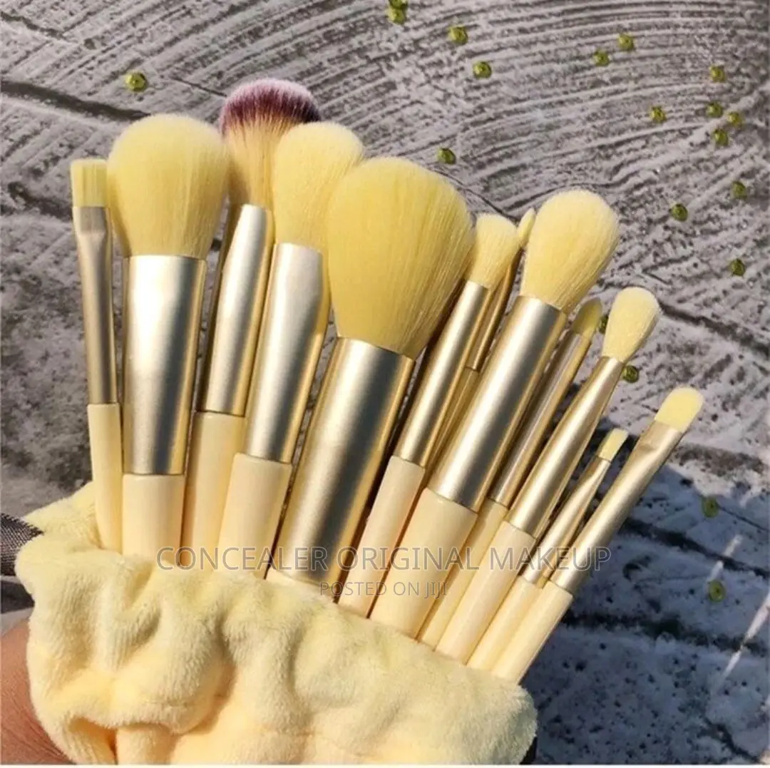13pcs Yellow Makeup Brush Set 
Available on Hand