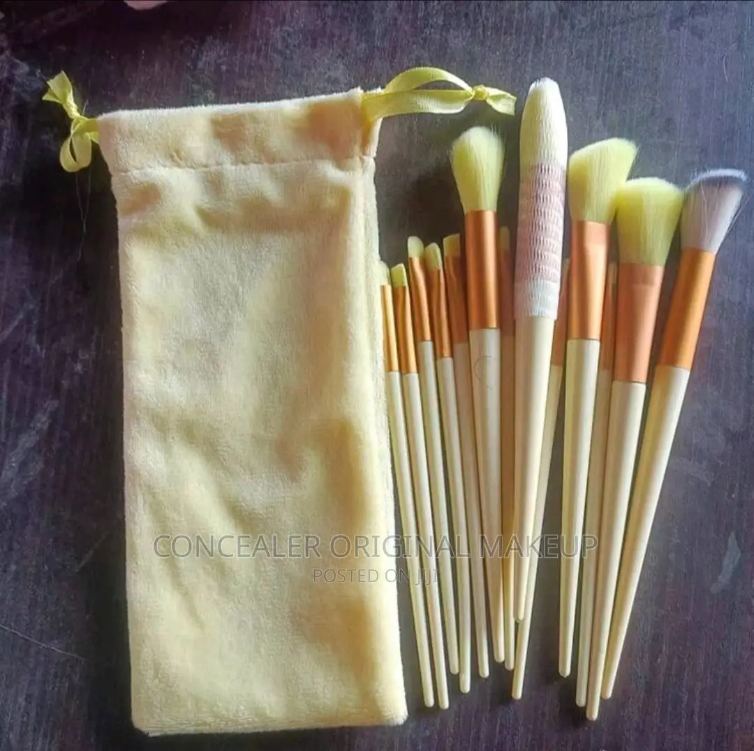 13pcs Yellow Makeup Brush Set 
Available on Hand