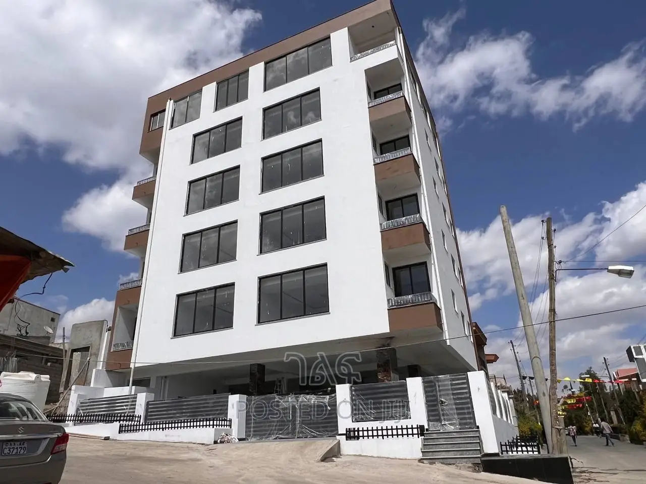 ጃክሮስ ከዋናው አስፓልት 60 ሜትር ገባ ያለ በጣም ቆንጆ አፓርትመንት ሙሉ ሽያጭ