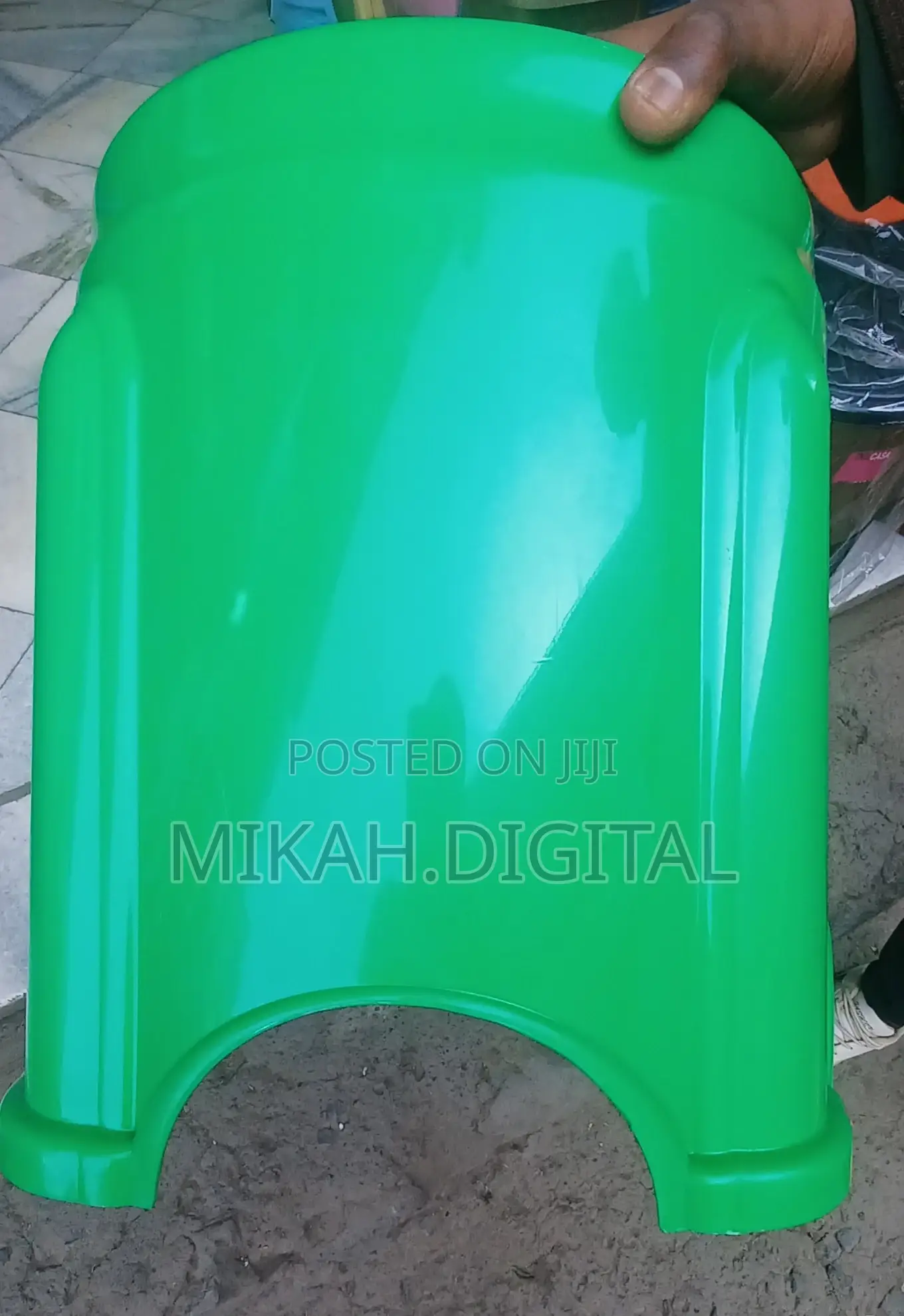 Circular Mini Plastic Chair (Closed Side)