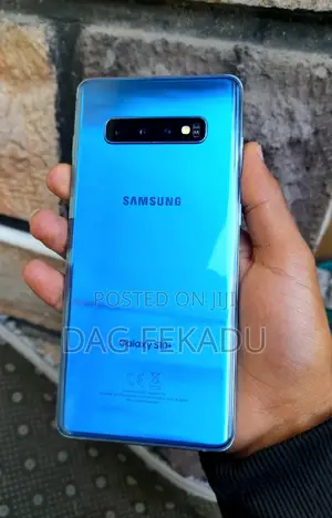 Photo - Samsung Galaxy S10 Plus 128 GB Blue