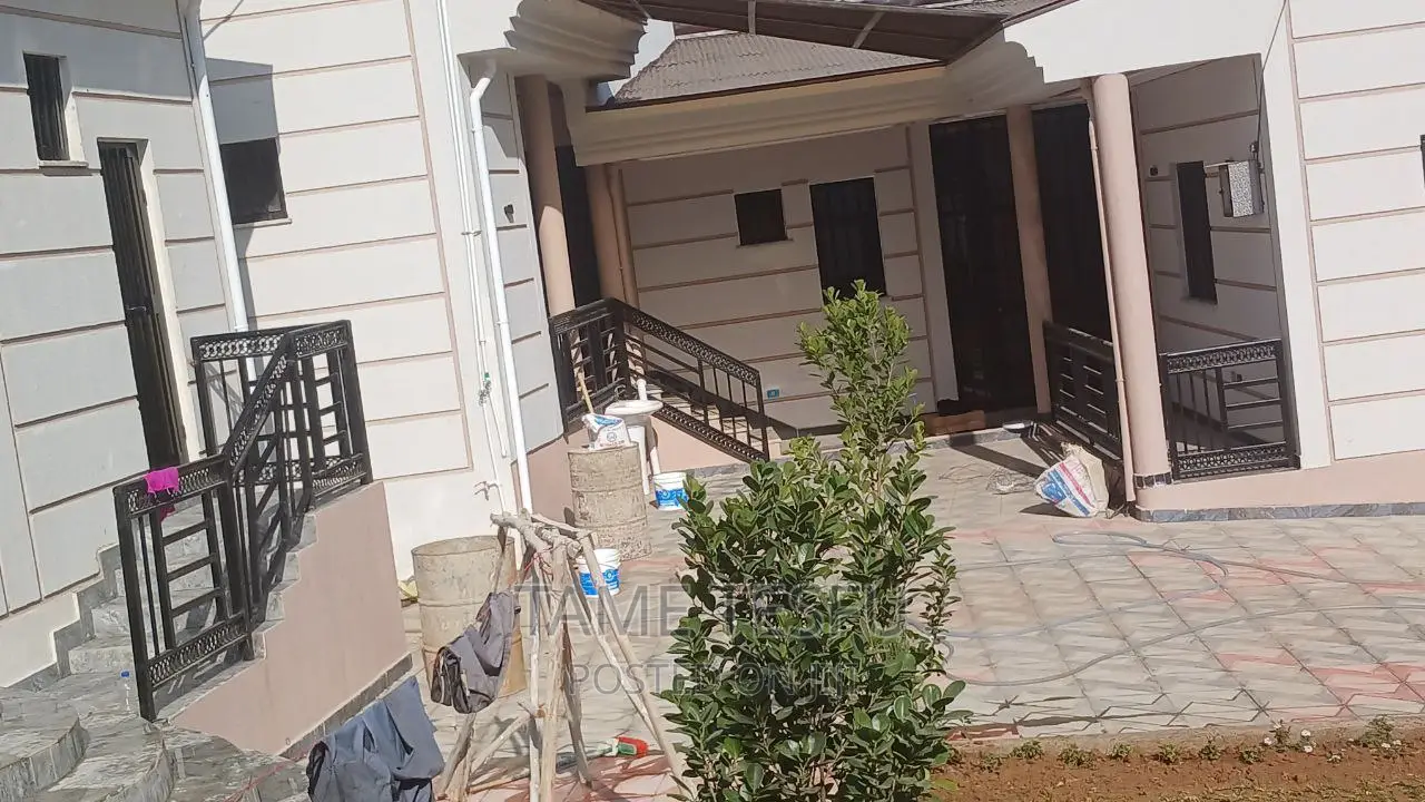 Furnished 4bdrm Villa in Meri, Yeka for sale