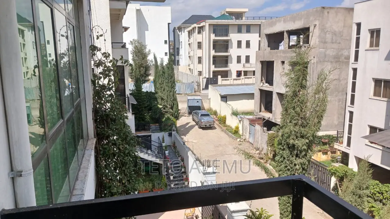 5bdrm House in የሚሸጥ ቤት አያት, Yeka for sale