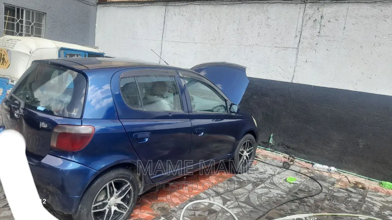 Toyota Vitz 2001 Blue