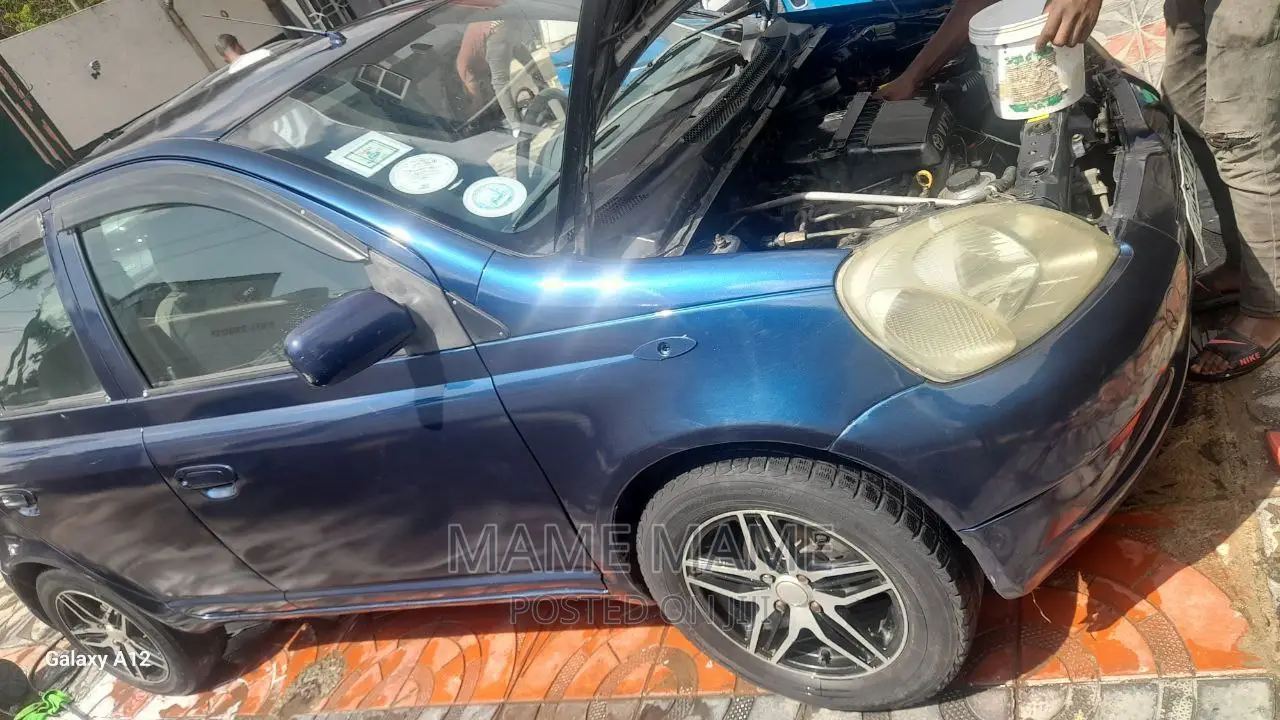 Toyota Vitz 2001 Blue