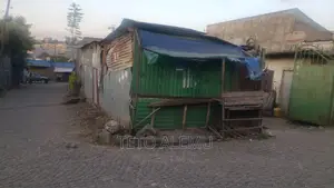 የሚሸጥ ቦታ ይርር አለማየሁ አካባቢ