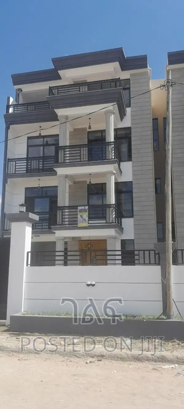 9bdrm House in የግል, Bole for sale