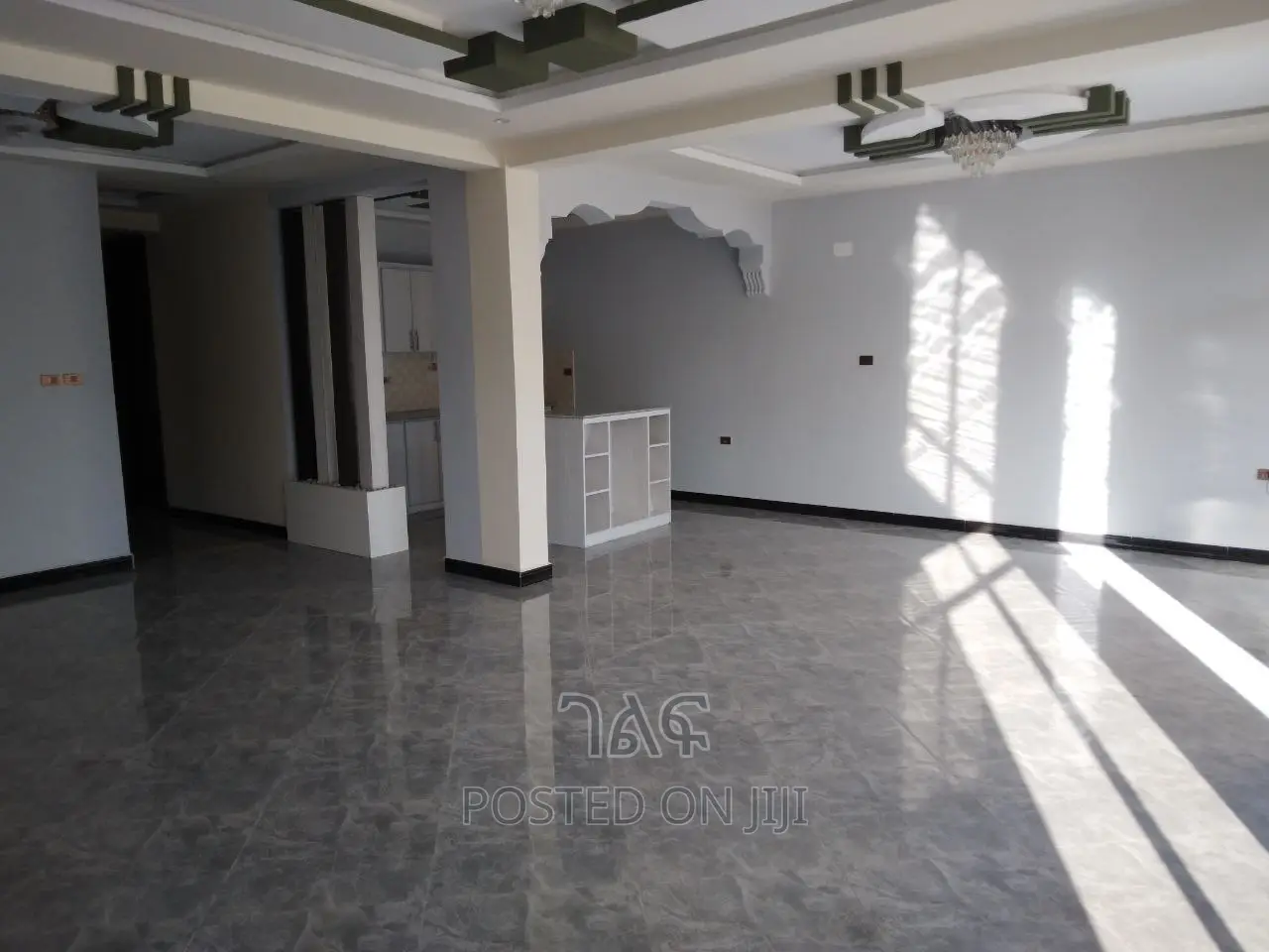 5bdrm House in የግል, Bole for sale