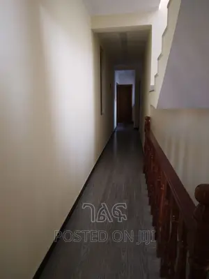 7bdrm House in የግል, Bole for sale