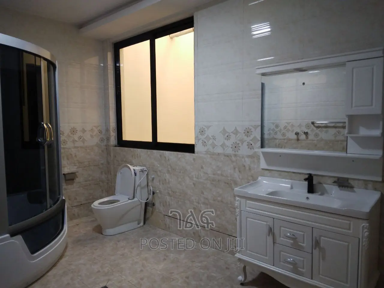 7bdrm House in የግል, Bole for sale