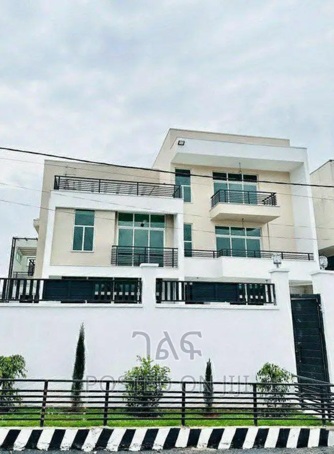 5bdrm House in የግል, Bole for sale