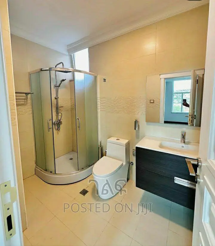 5bdrm House in የግል, Bole for sale