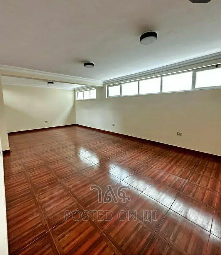 5bdrm House in የግል, Bole for sale