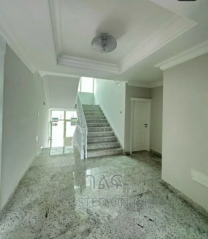 5bdrm House in የግል, Bole for sale