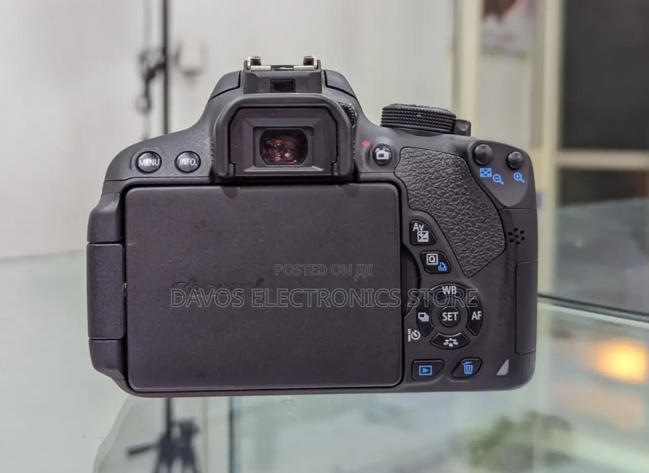 Canon Eos 700d With 18-55mm Lens