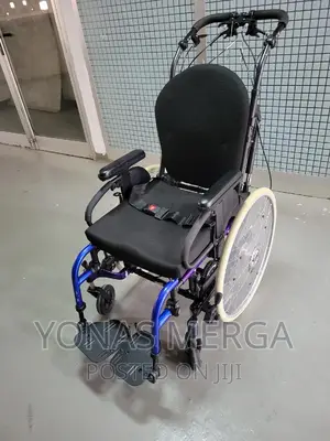 Wheelchair Base Features
Height Adjustable Armrests Desk;