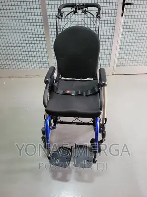 Wheelchair FOLDABLE EASY TO TRANSFER] – Flip Up Desk Arms