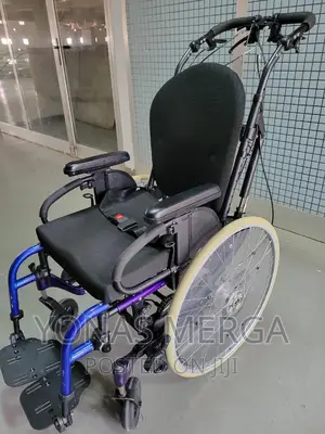 Wheelchair FOLDABLE EASY TO TRANSFER] – Flip Up Desk Arms