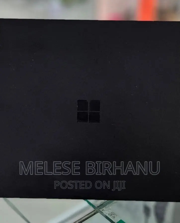 New Laptop Microsoft Surface 8GB Intel Core I5 SSD 256GB