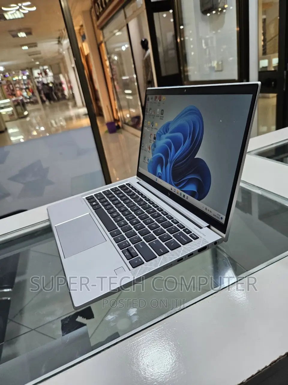 New Laptop HP EliteBook 830 G8 16GB Intel Core I7 SSD 512GB