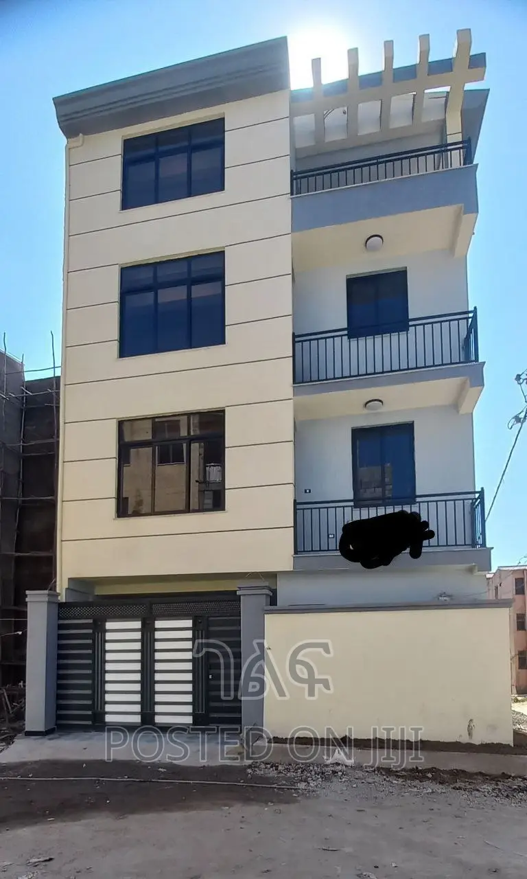 5bdrm House in የግል, Bole for sale