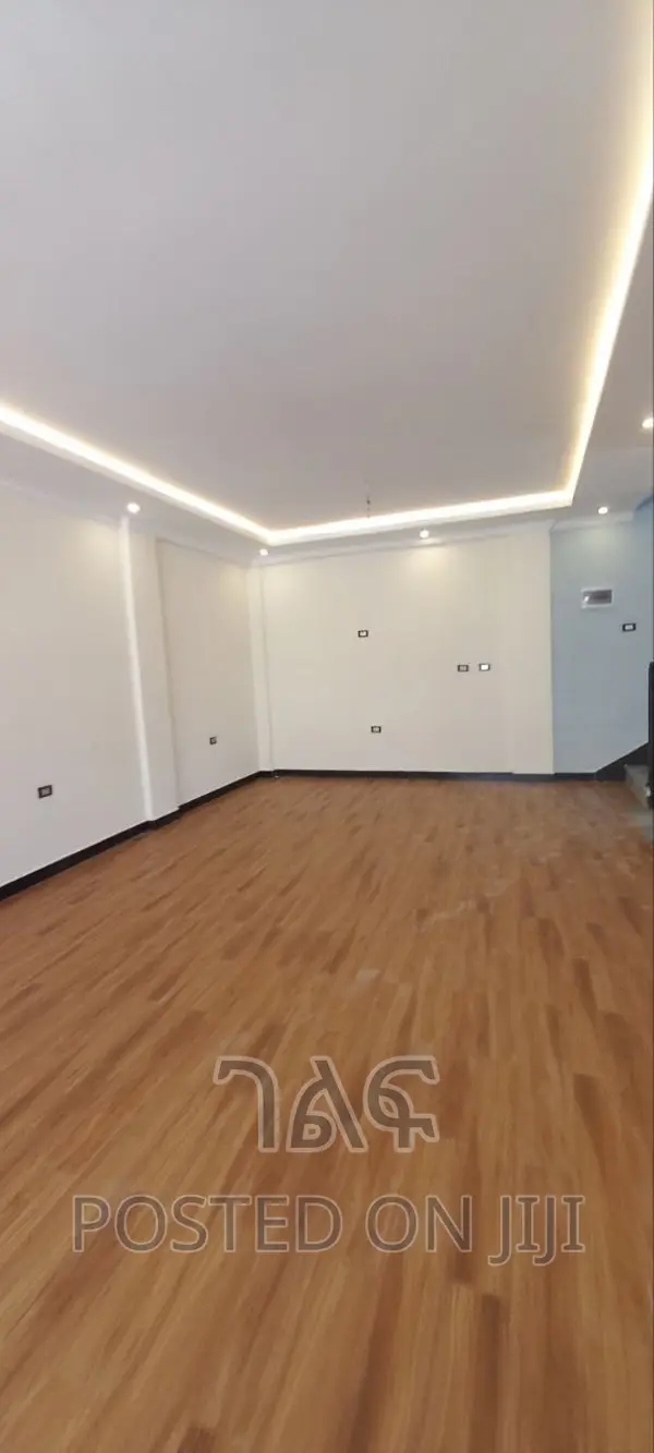 5bdrm House in የግል, Bole for sale