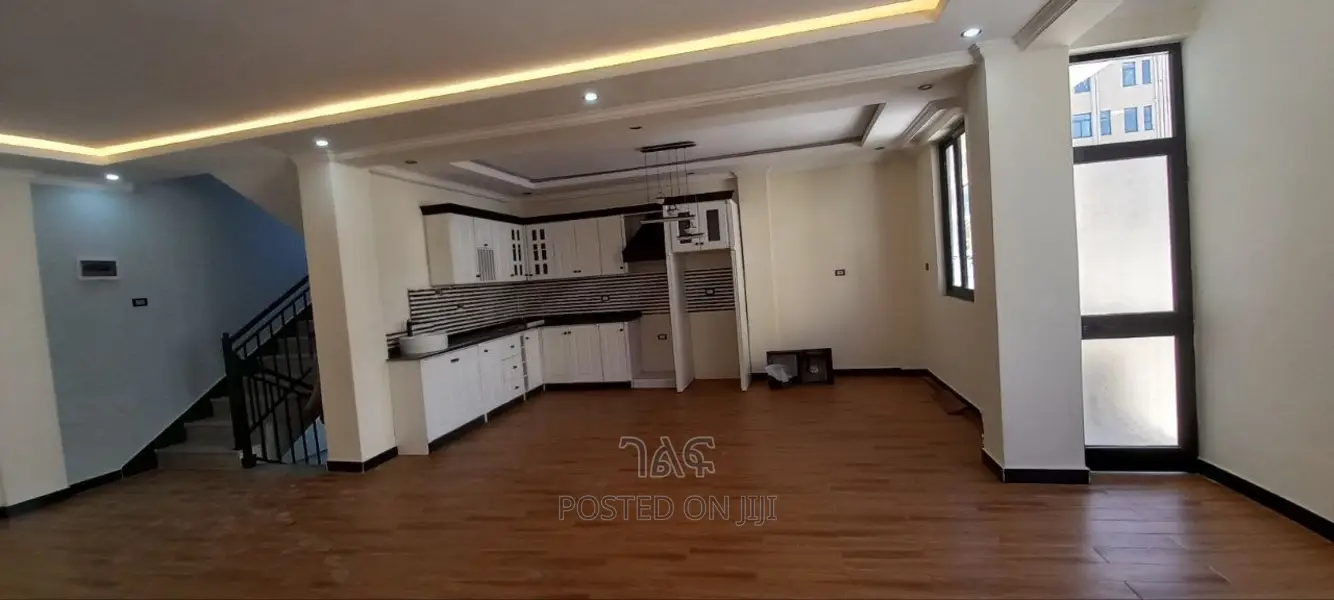 5bdrm House in የግል, Bole for sale