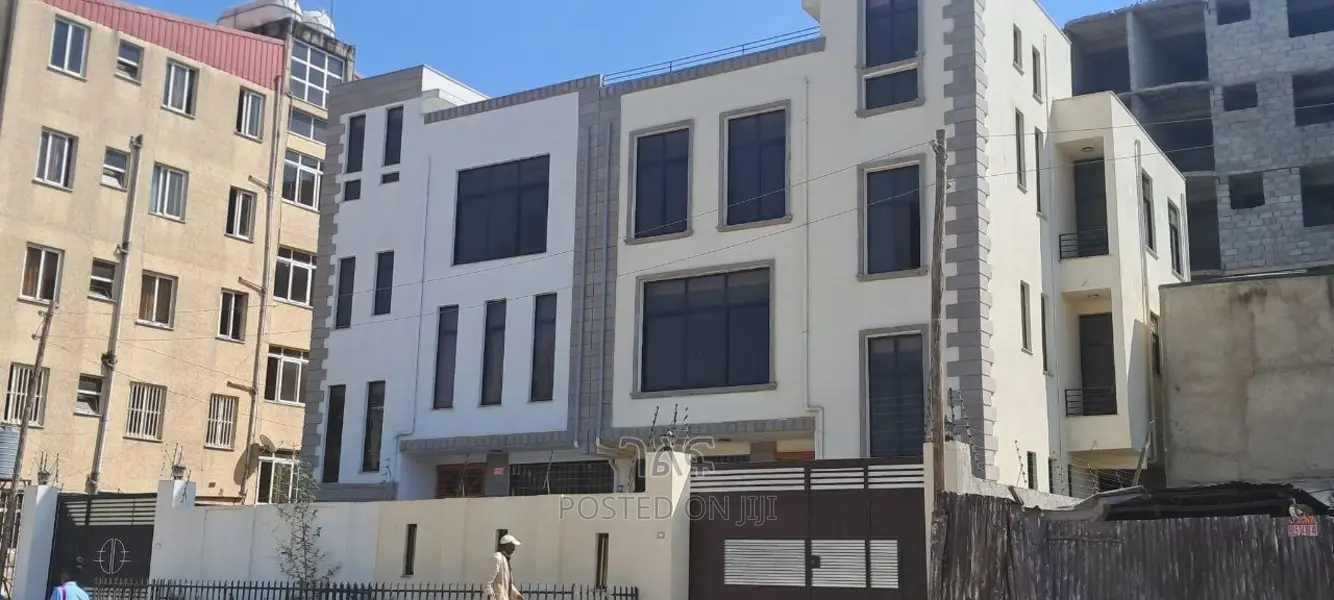 8bdrm House in የግል, Bole for sale