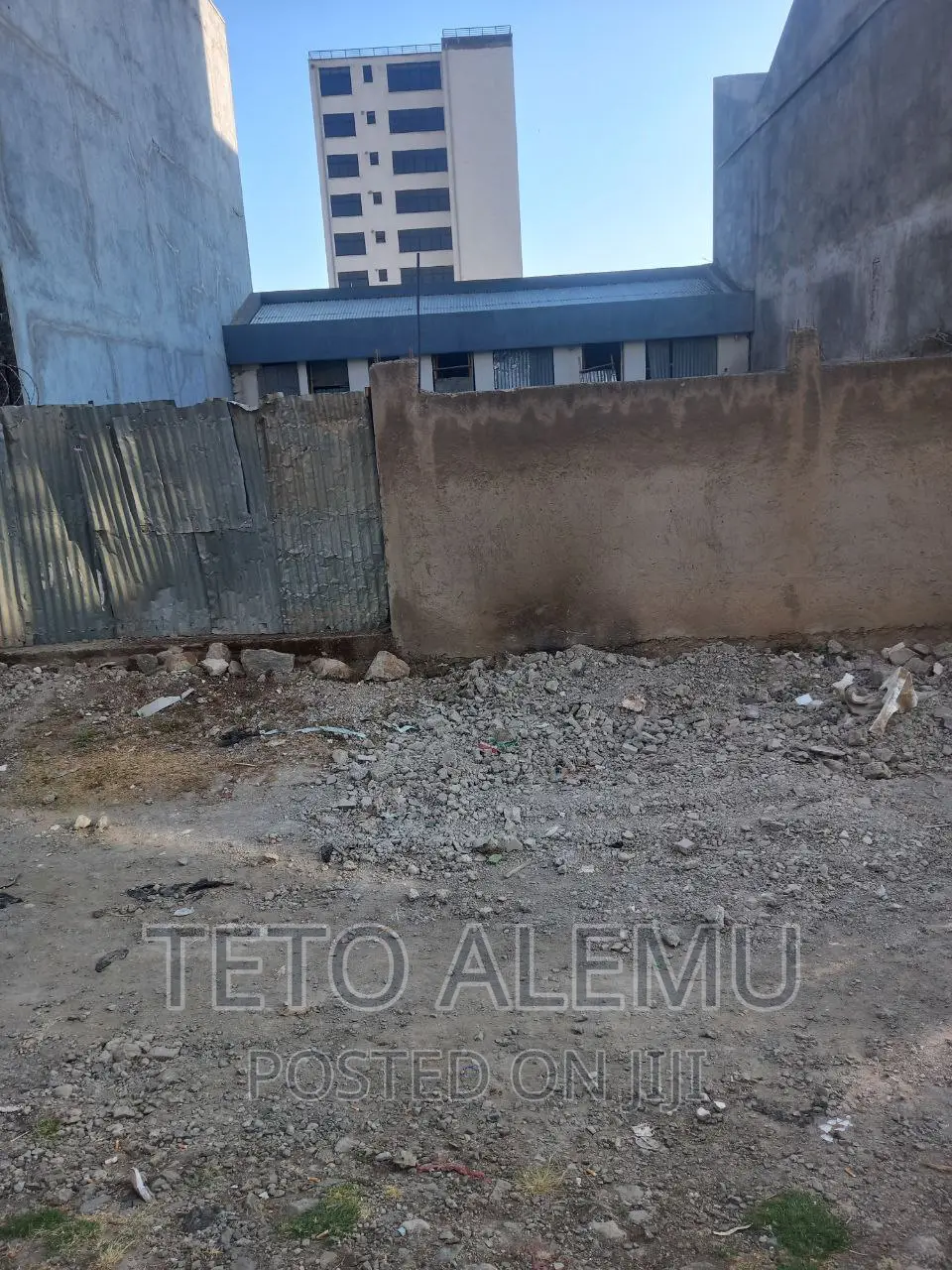 የሚሸጥ ቦታ አያት