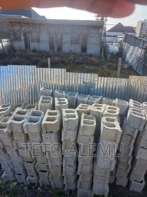 የሚሸጥ ሰርቪስ ያለው ቦታ አያት