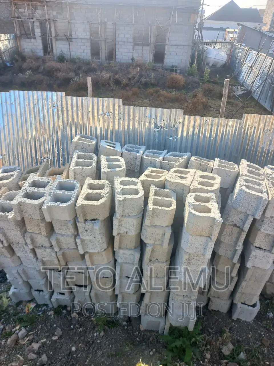 የሚሸጥ ሰርቪስ ያለው ቦታ አያት