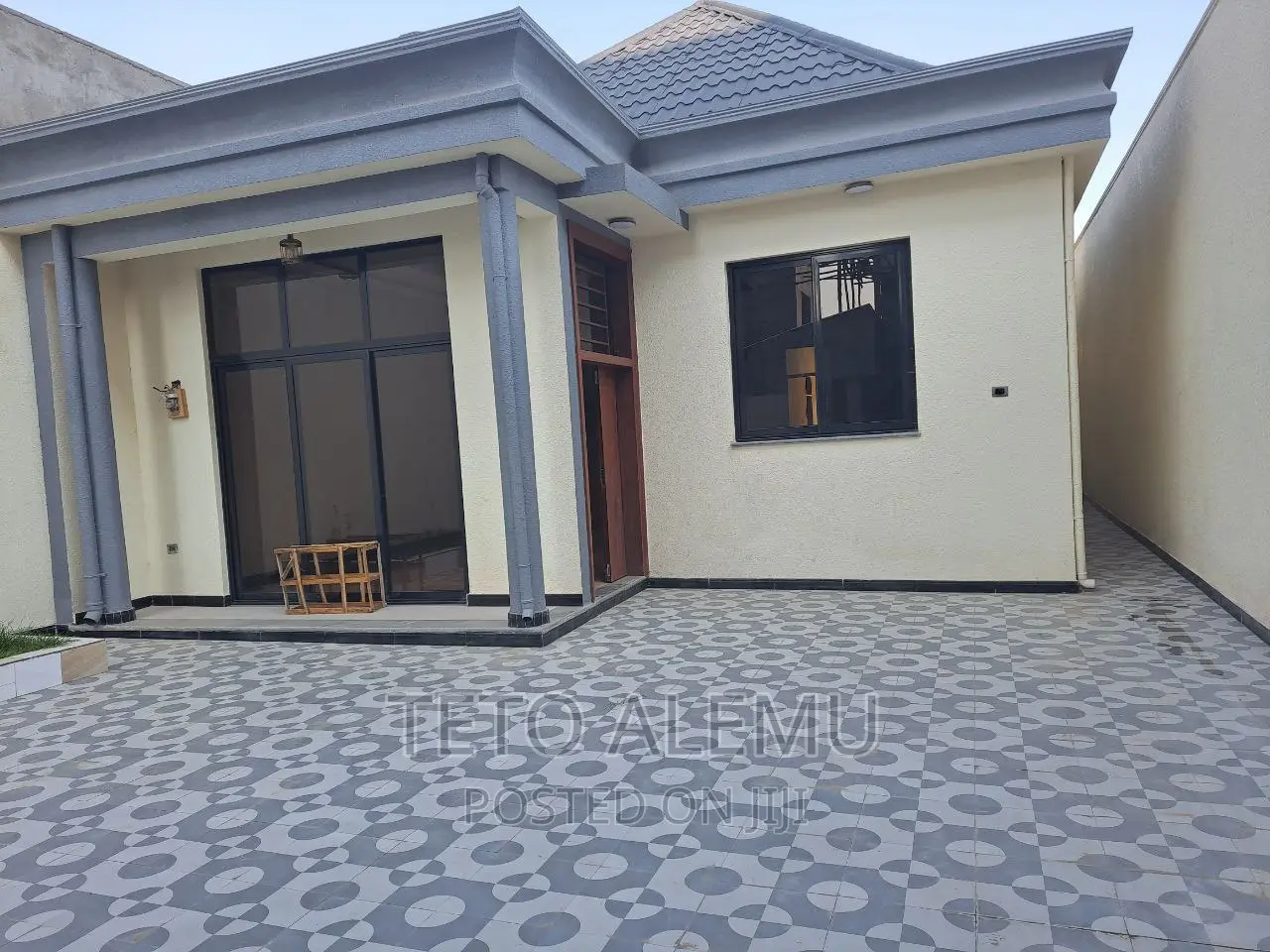 4bdrm Villa in የሚሸጥ ቪላ ቤት አያት አደባባይ, Bole for sale