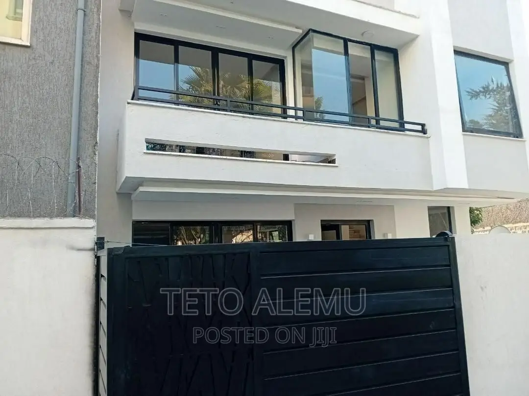 5bdrm House in የሚሸጥ ቤት መስቀል ፍላወር, Kirkos for sale
