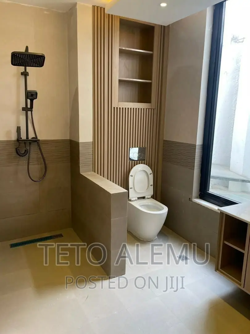 5bdrm House in የሚሸጥ ቤት መስቀል ፍላወር, Kirkos for sale