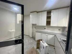 5bdrm House in የሚሸጥ ቤት መስቀል ፍላወር, Kirkos for sale