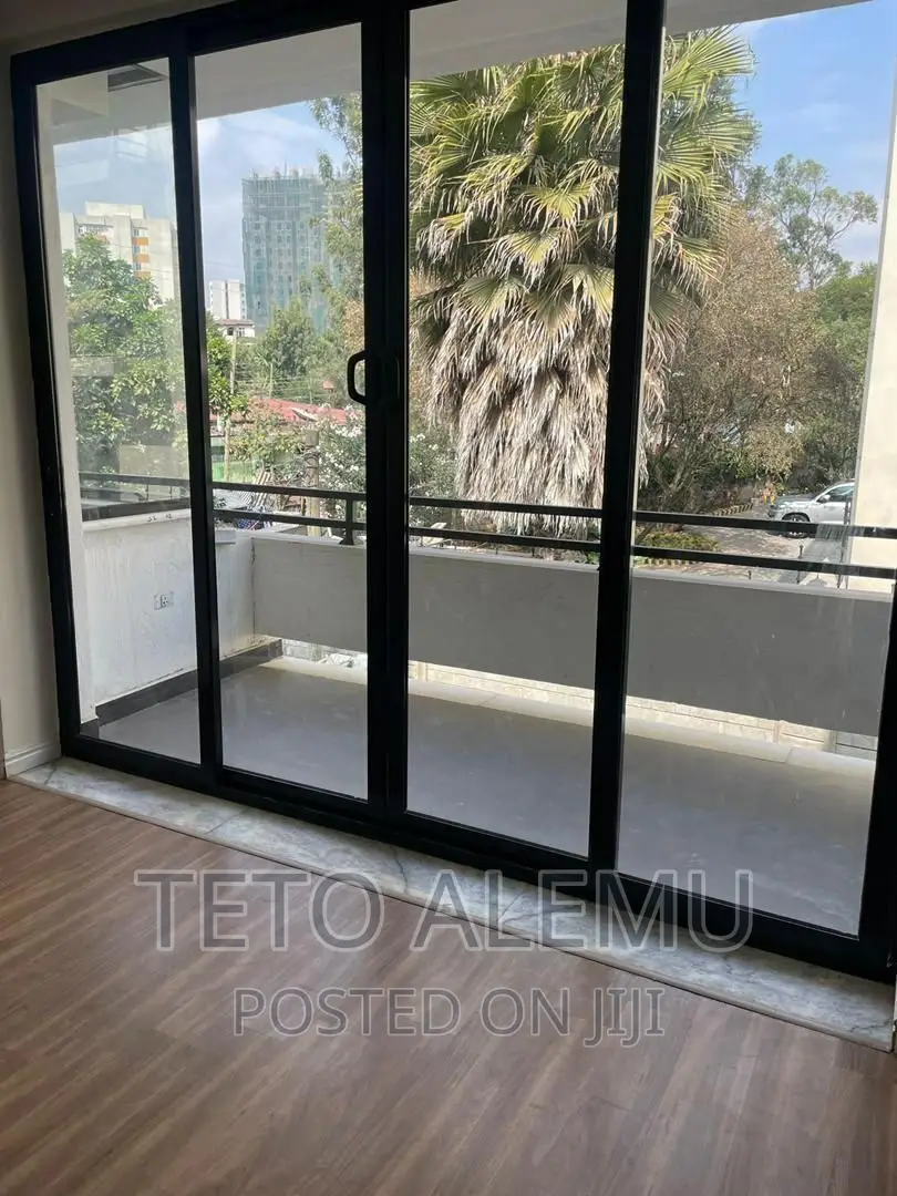 5bdrm House in የሚሸጥ ቤት መስቀል ፍላወር, Kirkos for sale