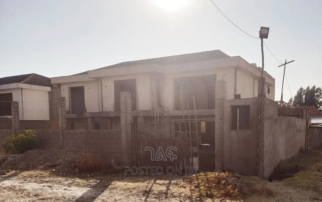 5bdrm House in የግል አያት አዲስ መንደር, Bole for sale