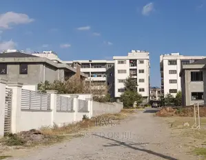 5bdrm House in የግል አያት አዲስ መንደር, Bole for sale