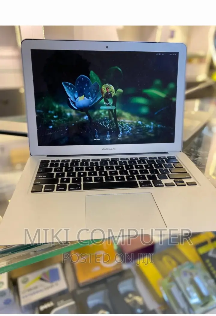 New Laptop Apple MacBook Air 2015 8GB Intel Core i7 SSD 256GB