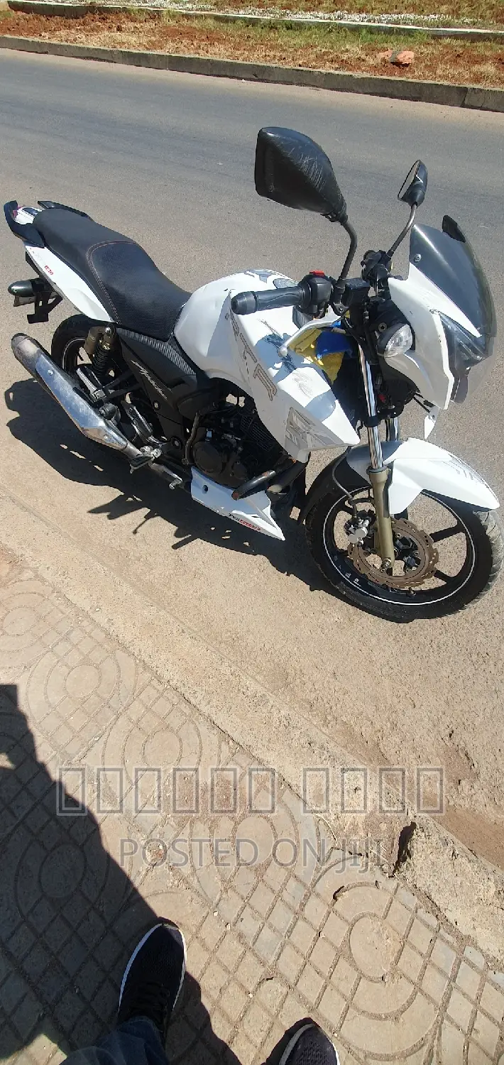 New TVS Apache 180 RTR 2017 White