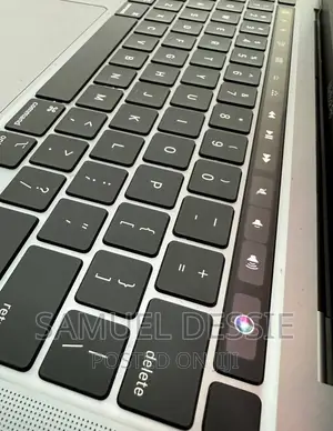 New Laptop Apple MacBook Pro 2020 M1 8GB Apple M1 SSD 256GB
