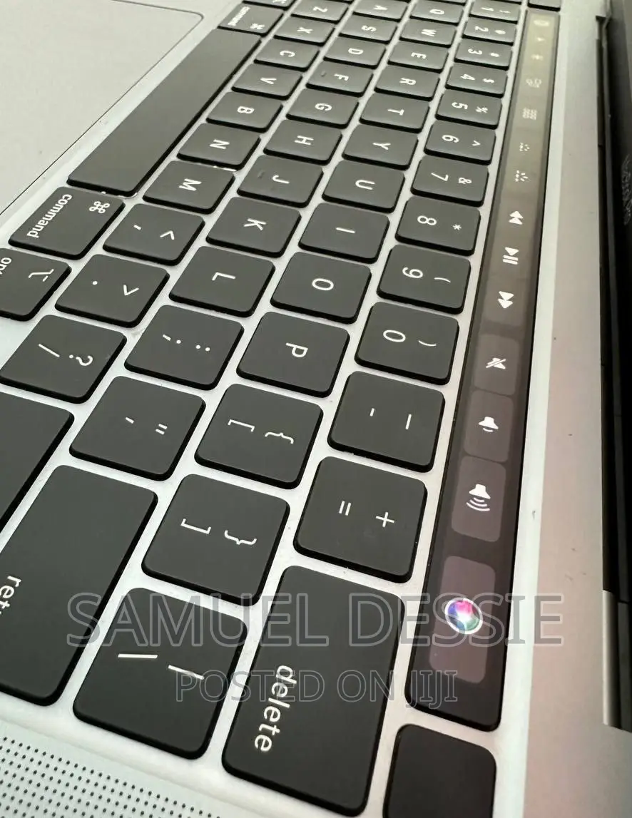 New Laptop Apple MacBook Pro 2020 M1 8GB Apple M1 SSD 256GB
