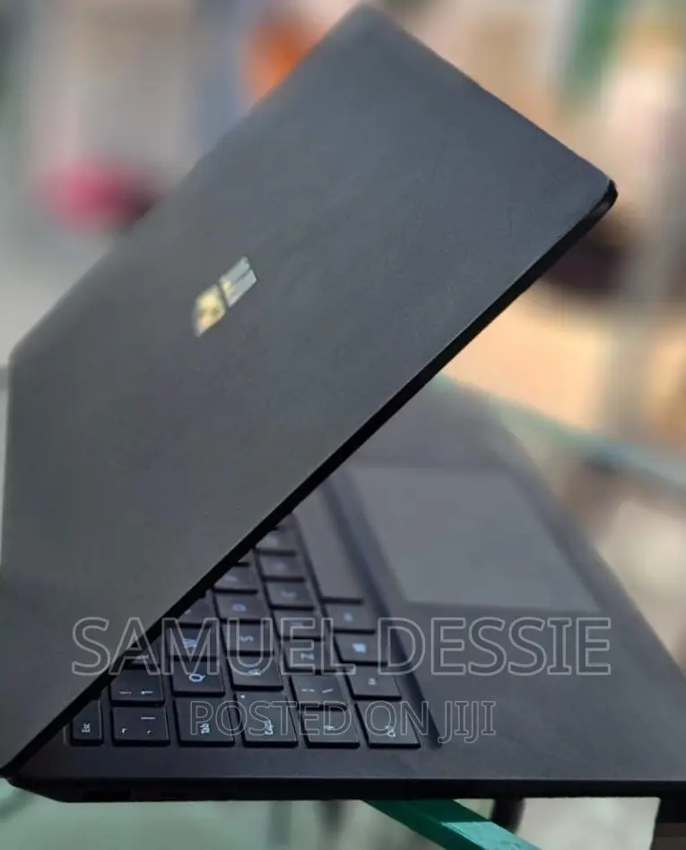 New Laptop Microsoft Surface 8GB Intel Core I5 SSD 256GB