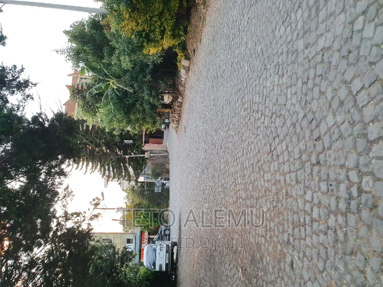 የሚሸጥ ቦታ ገርጂ አልፎዝ ጀርባ ኮምፓውድ ውስጥ