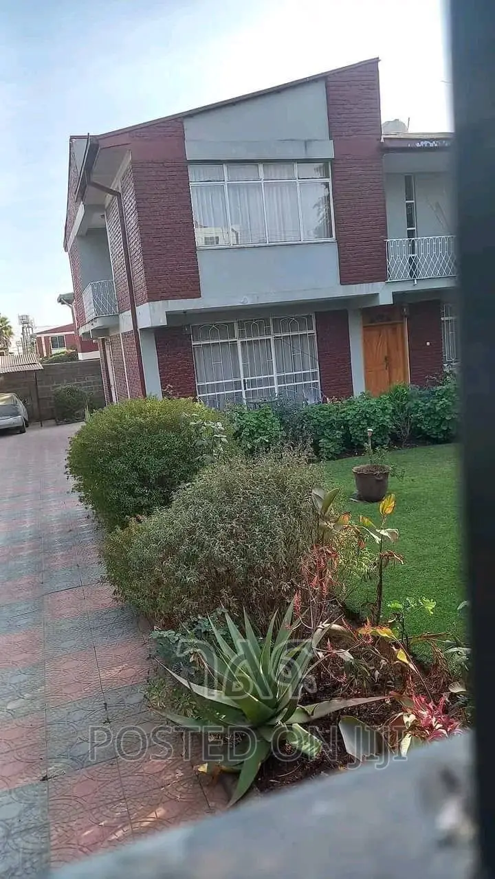 4bdrm House in የግል/ከአያት የተገዛ, Bole for sale