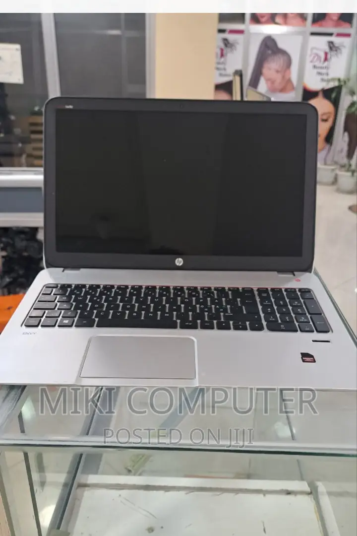 New Laptop HP Envy 13 8GB AMD A8 HDD 1T