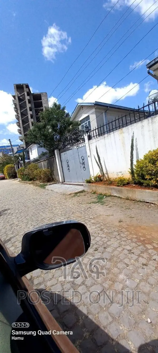 3bdrm Villa in የግል, Bole for sale