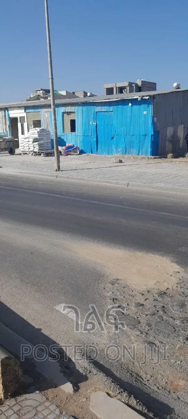 100 ሺ ብር ወራዊ ገቢ ያለው የተከራዩ ሱቆች ያሉት ምርጥ ቦታ አራብሳ 50 ሜትር አስፓልት
